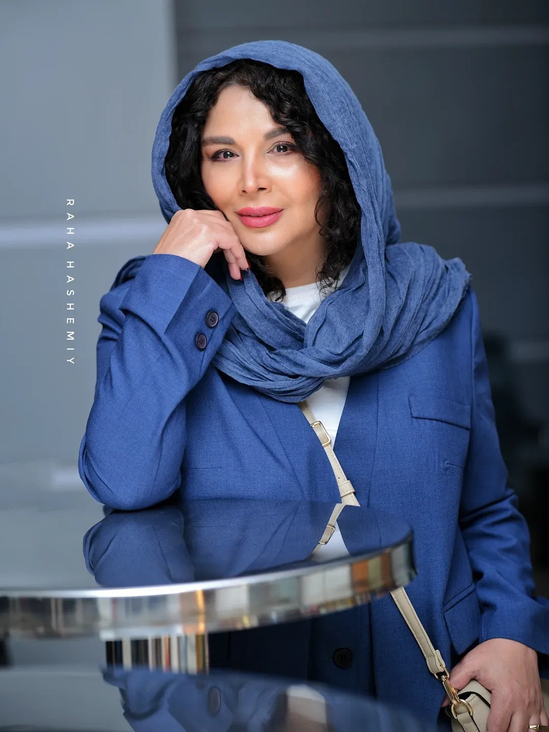 (عکس) تیپ آبی نفتی شهره سلطانی خبرساز شد (عکس) تیپ آبی نفتی شهره سلطانی خبرساز شد