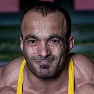 بیوگرافی و علت مرگ فرامرز عزیزی قهرمان بدنسازی