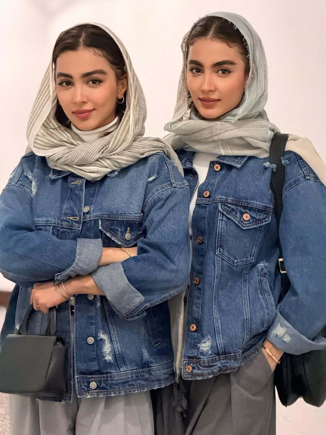 عکس‌های جدید سنا و سونیا حسینی | سارا و نیکا سریال پایتخت با استایلی جذاب و هماهنگ