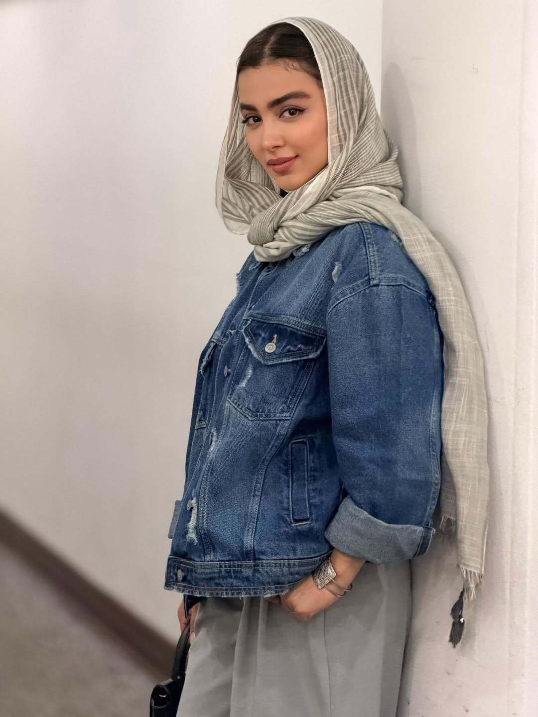 عکس‌های جدید سنا و سونیا حسینی | سارا و نیکا سریال پایتخت با استایلی جذاب و هماهنگ