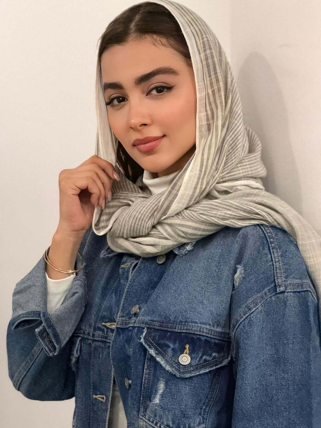 عکس‌های جدید سنا و سونیا حسینی | سارا و نیکا سریال پایتخت با استایلی جذاب و هماهنگ