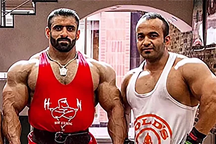 (ویدئو) حضور هادی چوپان در منزل فرامرز عزیزی؛ خداحافظی تلخ با قهرمان بدنسازی ایران