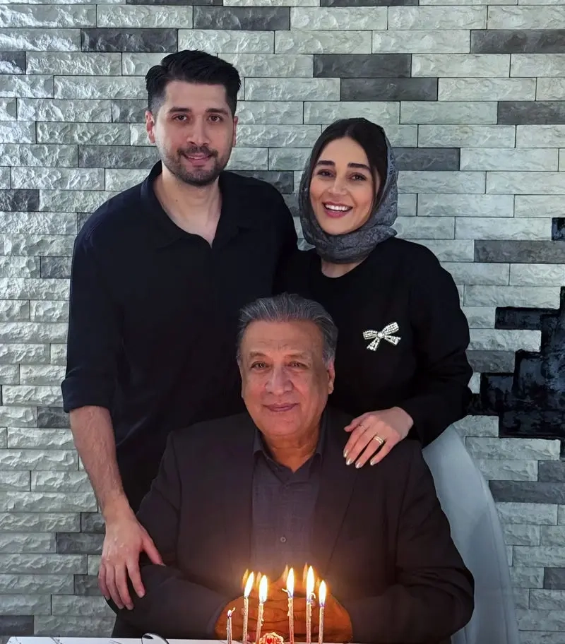 (عکس) جشن تولد ۷۲ سالگی عبدالرضا اکبری در کنار دختر و پسرش