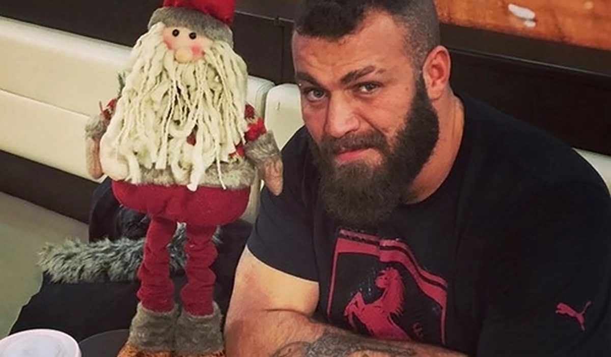 (ویدئو) بازداشت بلاگر خشن ایرانی در استانبول؛ «بهادر وحشی» کیست؟ (ویدئو) بازداشت بلاگر خشن ایرانی در استانبول؛ «بهادر وحشی» کیست؟