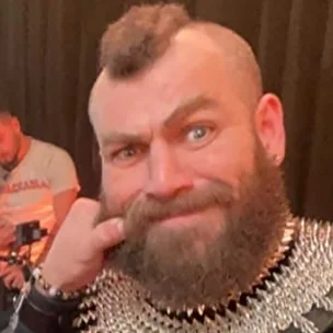 (ویدئو) بازداشت بلاگر خشن ایرانی در استانبول؛  «بهادر وحشی» کیست؟