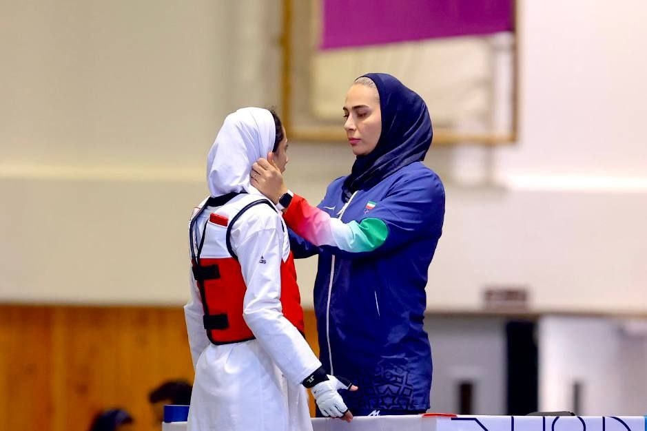 (عکس) قهرمانی ساینا کریمی در ریاض و سلام نظامی مهروز ساعی (عکس) قهرمانی ساینا کریمی در ریاض و سلام نظامی مهروز ساعی