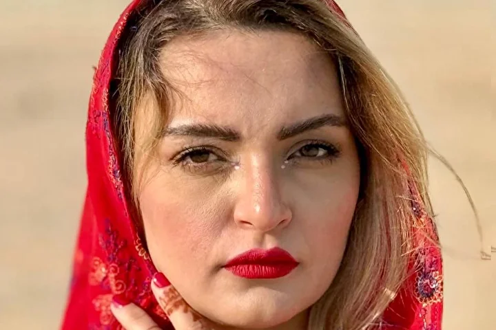 تصاویر بیتای آوای باران از سفر قشم؛ ژست گرفت با شترها و دلتنگی برای جزیره