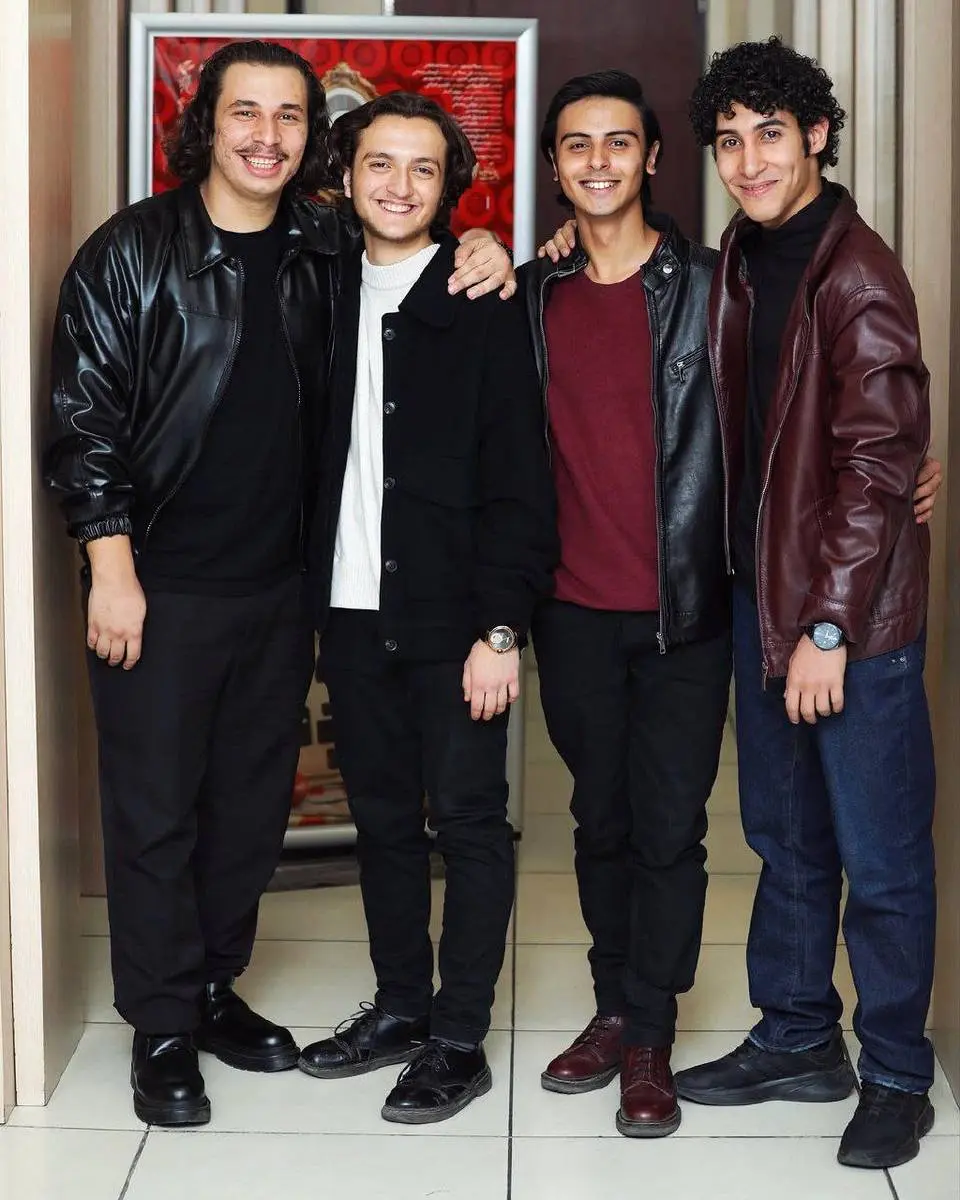 (عکس) سلفی بازیگران فیلم سینمایی «بچه مردم» طرفداران در اکران مردمی