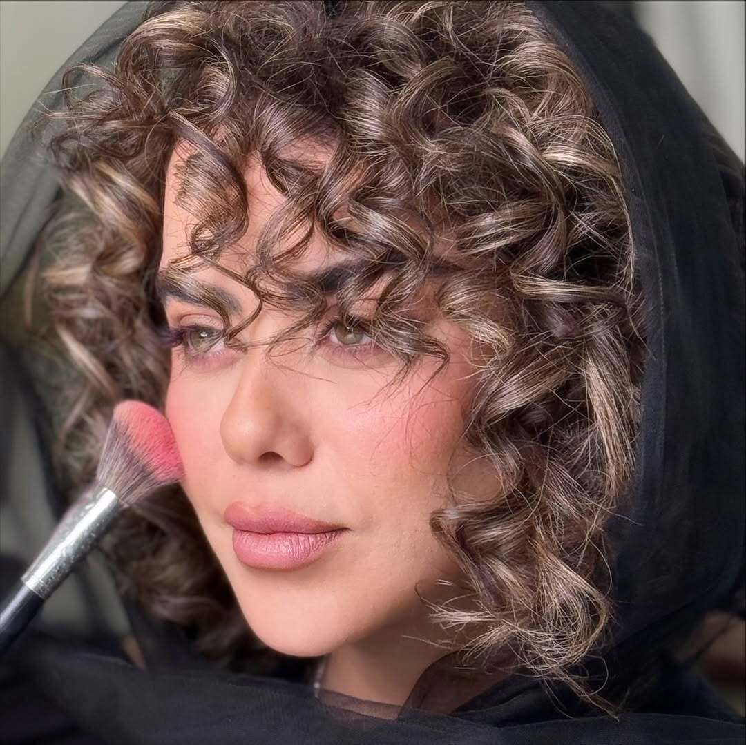 (عکس) «الهام اخوان» با چهرهای متفاوت؛ رونمایی از مدل موی فر و رنگهای پاییزی! (عکس) «الهام اخوان» با چهرهای متفاوت؛ رونمایی از مدل موی فر و رنگهای پاییزی!