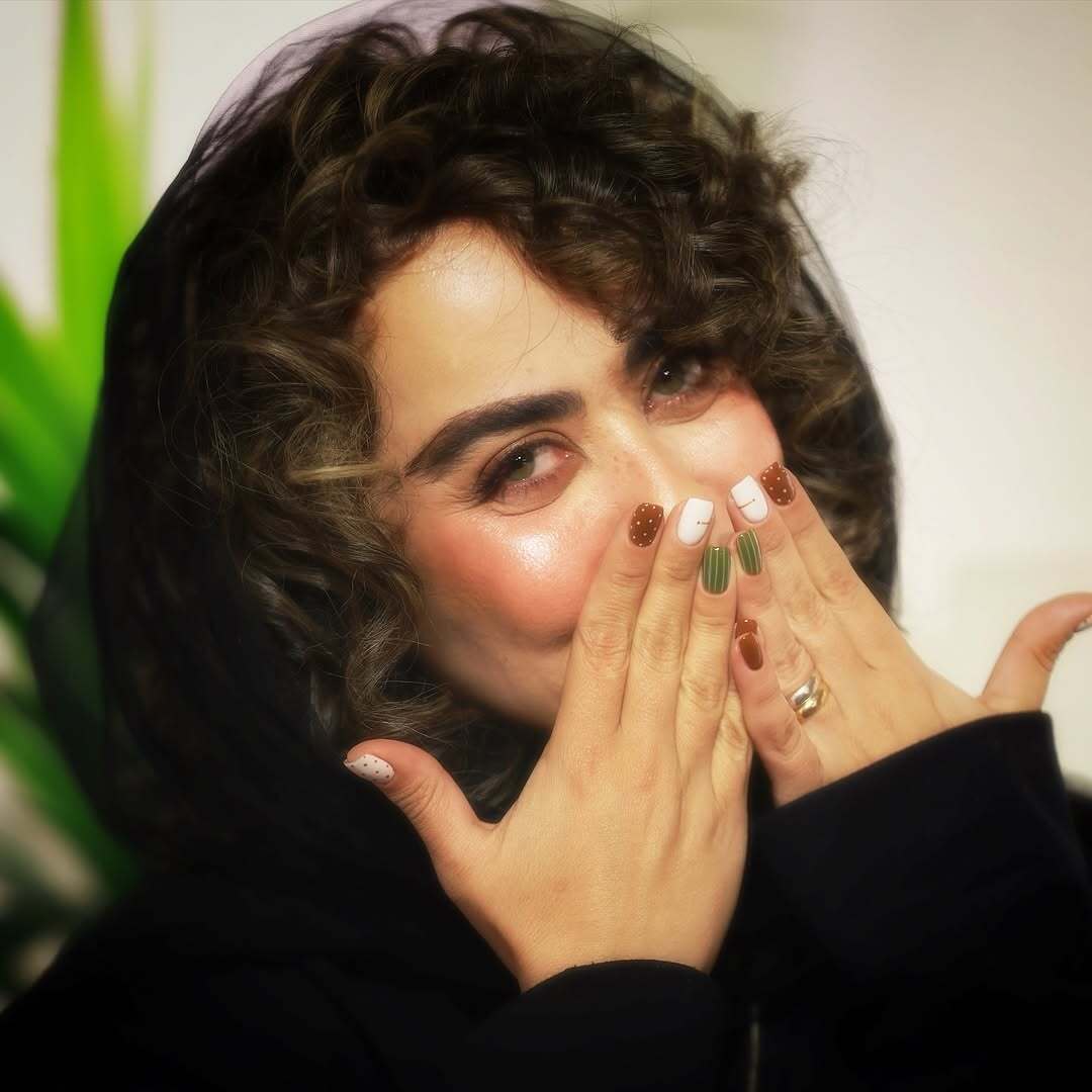 (عکس) «الهام اخوان» با چهرهای متفاوت؛ رونمایی از مدل موی فر و رنگهای پاییزی! (عکس) «الهام اخوان» با چهرهای متفاوت؛ رونمایی از مدل موی فر و رنگهای پاییزی!