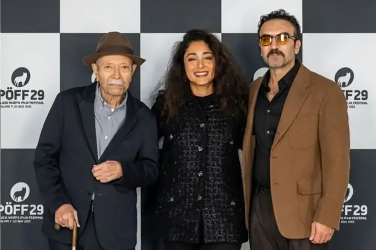 (عکس) حضور گلشیفته فراهانی و علی نصیریان در فرش قرمز «آه، چه روزهای خوشی بود»