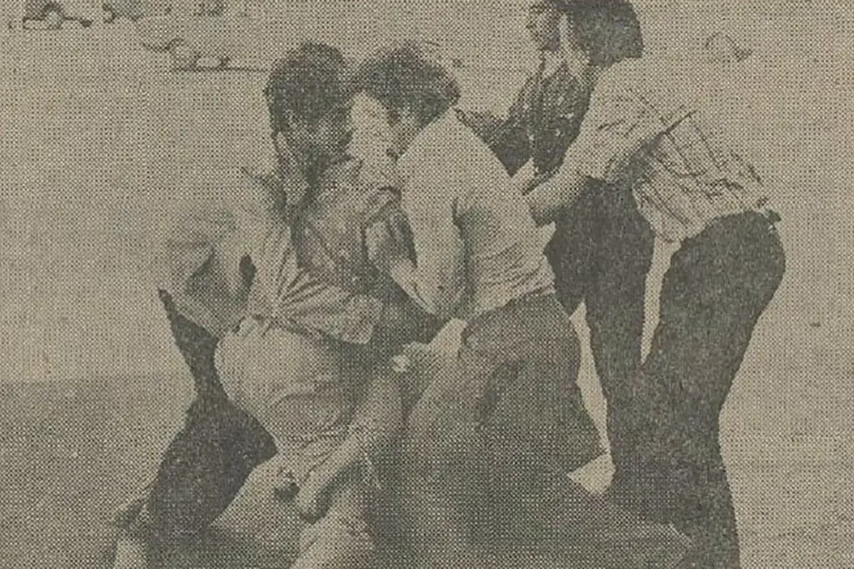 (عکس) تونل زمان؛ درگیری خونین خیابانی بخاطر سکه ۵ ریالی؛ ۵۰ سال پیش