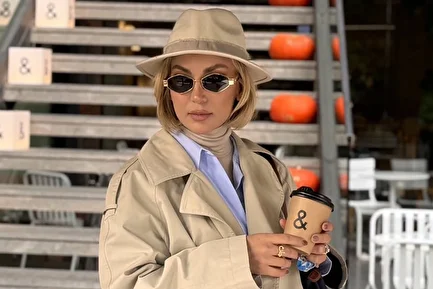 (عکس) تیپ مینا مختاری، همسرم بهرام رادان با کلاه و کت کرم رنگ