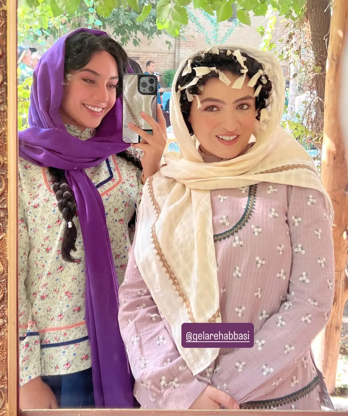 (عکس) گلاره عباسی (نزهت) و ترلان پروانه (محبوبه) در پشت صحنه سریال «بامداد خمار»