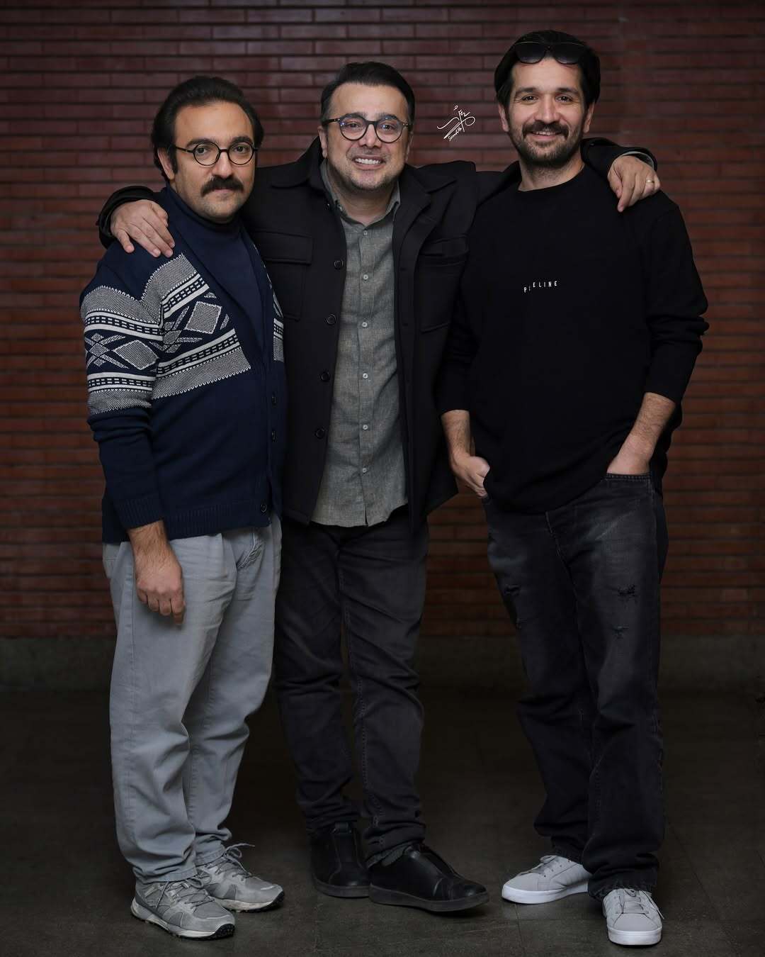 (عکس) مونا کرمی، فاطیما بهارمست و مهسا طهماسبی در پشت صحنه نمایش نمایش باران اسیدی