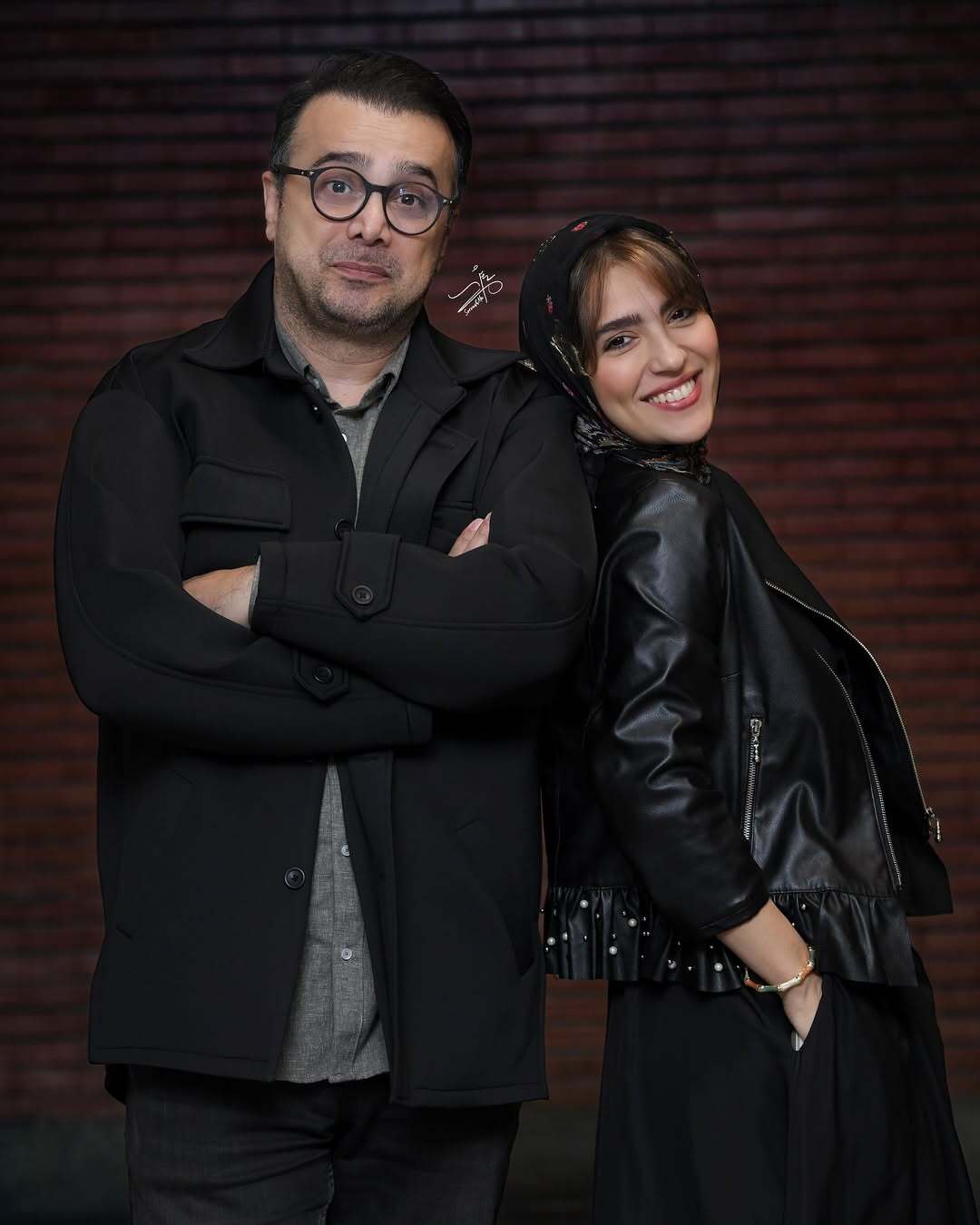 (عکس) مونا کرمی، فاطیما بهارمست و مهسا طهماسبی در پشت صحنه نمایش نمایش باران اسیدی