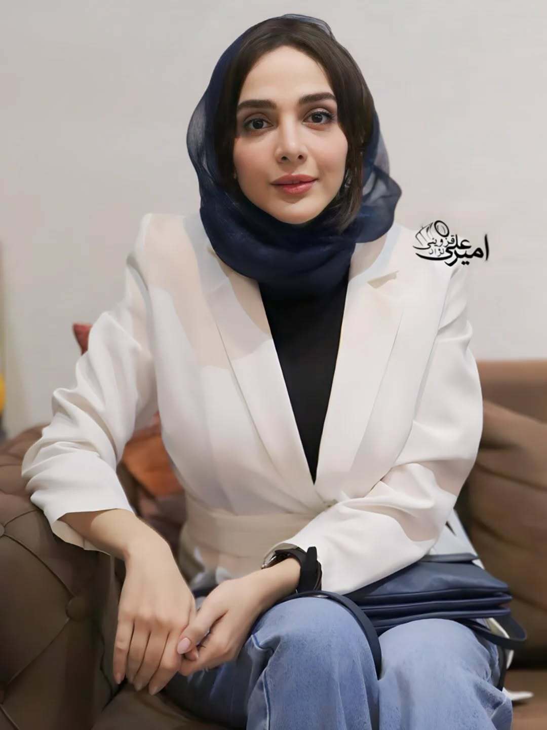 فوتوشوت جدید المیرا دهقانی با کت سفید پربازدید شد