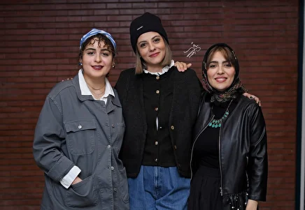 (عکس) مونا کرمی، فاطیما بهارمست و مهسا طهماسبی در پشت صحنه نمایش نمایش باران اسیدی
