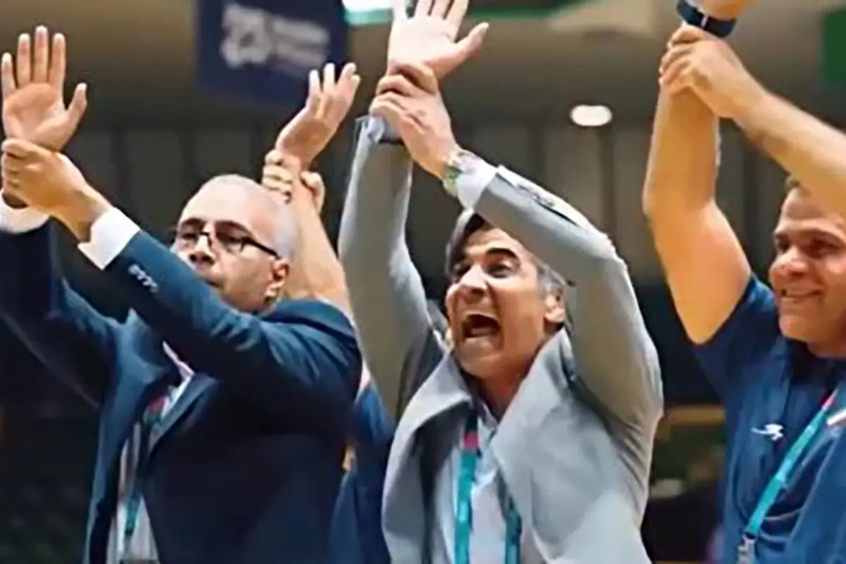 جدال لفظی وحید شمسایی با عادل فردوسی‌پور؛ آقای شمسایی به چه کسی ربط دارد؟ + ویدئو