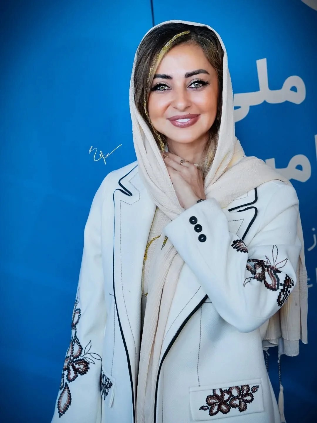 (عکس) «نفیسه روشن» با کت سفید گلدوزی‌شده در جایزه امیر؛ ترکیبی شیک و باوقار‌