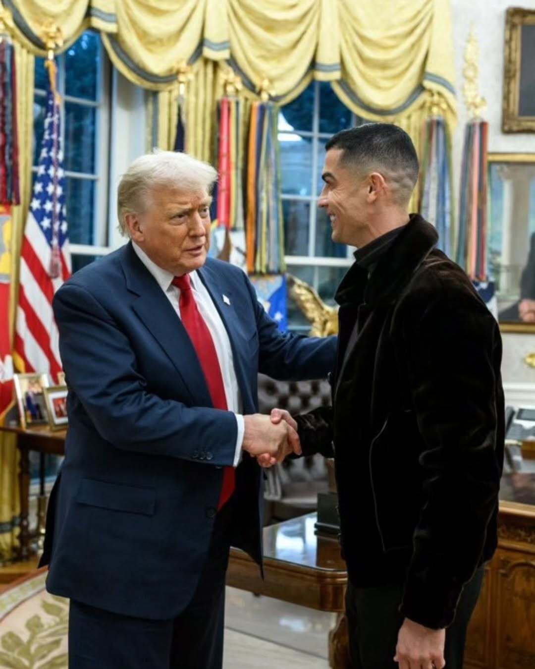 (عکس) ترامپ کلید کاخ سفید را به رونالدو اهدا کرد