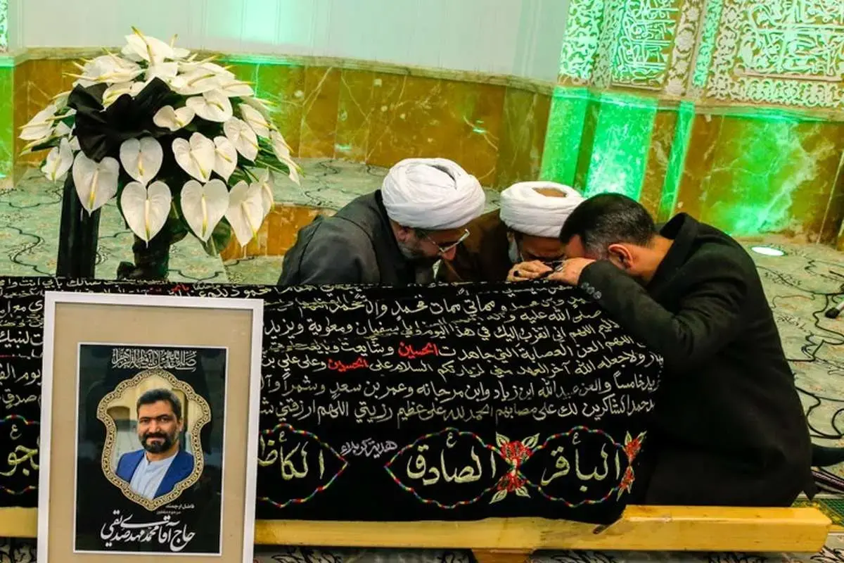 (عکس) نوشته روی عکس تابوت پسر کاظم صدیقی خبرساز شد