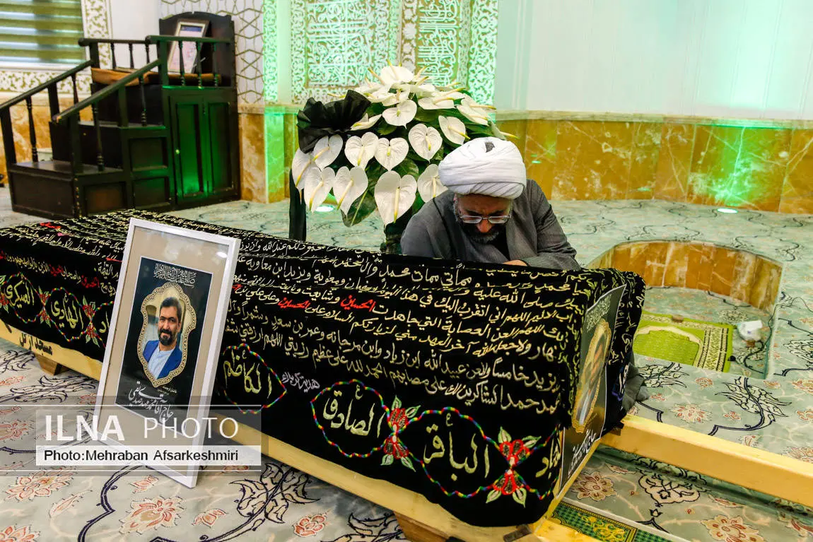 (عکس) نوشته روی عکس تابوت پسر کاظم صدیقی خبرساز شد