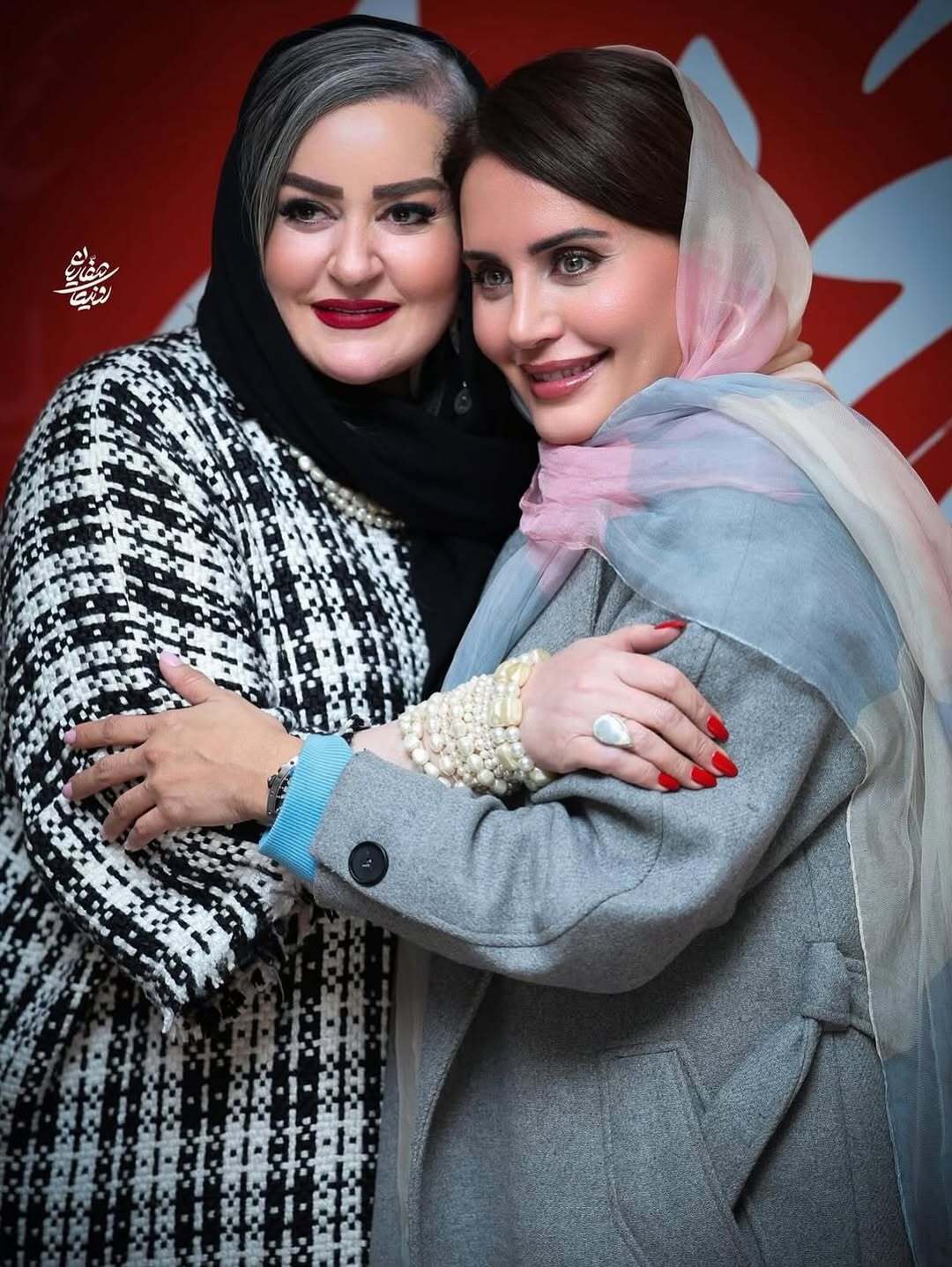 عکس‌های صمیمانه نعیمه نظام دوست و النازشاکردوست در اکران کج‌پیله