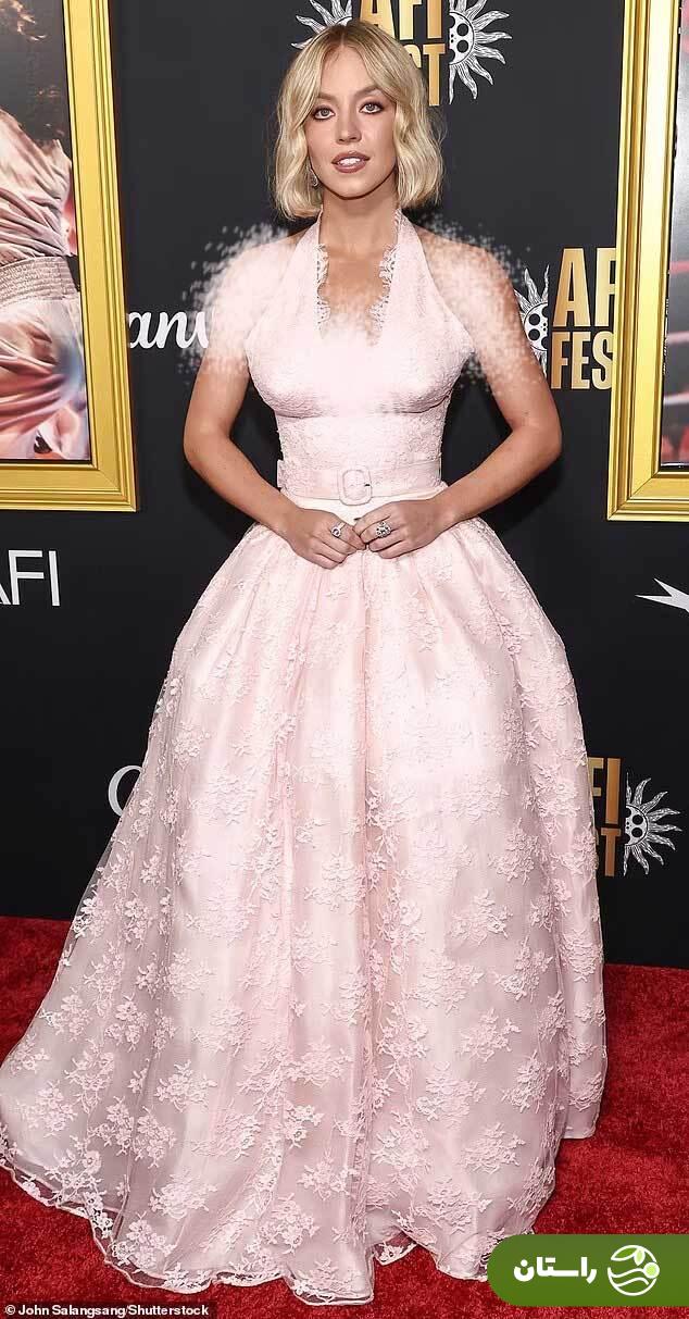 (تصاویر) سیدنی سوئینی با یک تغییر شوکه‌کنند و جذاب روی فرش قرمز فیلم کریستی در لس‌آنجلس