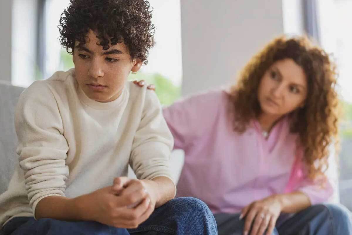 ۷ راهکار مؤثر برای کنترل رفتارهای ناهنجار و پرخاشگرانه نوجوانان در خانه