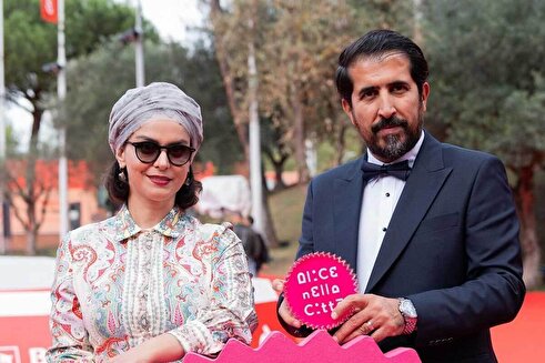 لحظه دریافت جایزه بهترین فیلم جشنواره آلیس توسط غزل شاکری + ویدئو