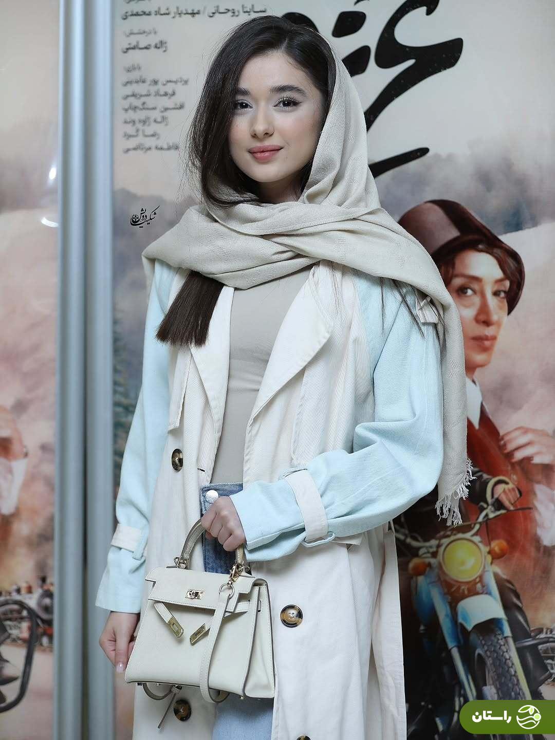 (عکس) استایل شیک ساینا روحانی بازیگر جوان فیلم «غریزه» مورد توجه قرار گرفت (عکس) استایل شیک ساینا روحانی بازیگر جوان فیلم «غریزه» مورد توجه قرار گرفت