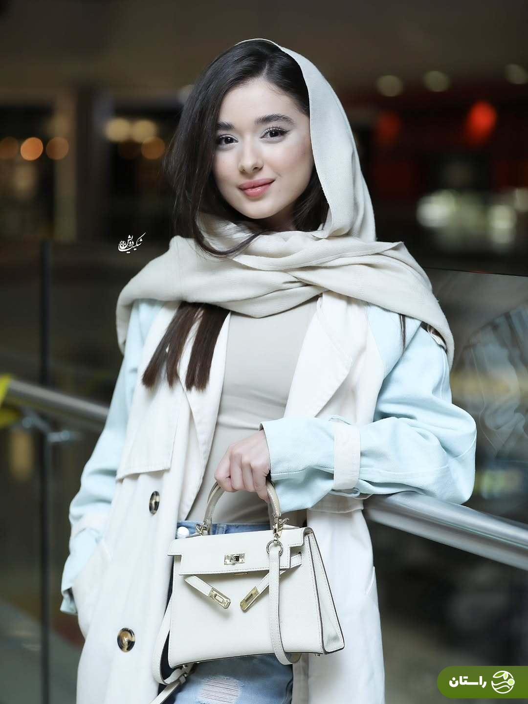 (عکس) استایل شیک ساینا روحانی بازیگر جوان فیلم «غریزه» مورد توجه قرار گرفت (عکس) استایل شیک ساینا روحانی بازیگر جوان فیلم «غریزه» مورد توجه قرار گرفت