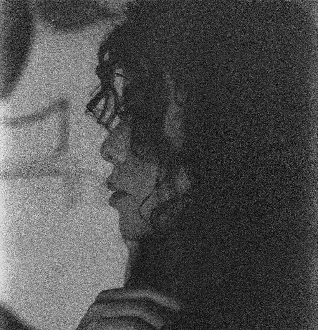 عکس‌های هنری الهام اخوان؛ گفتم که بوی زلفت گمراه عالمم کرد