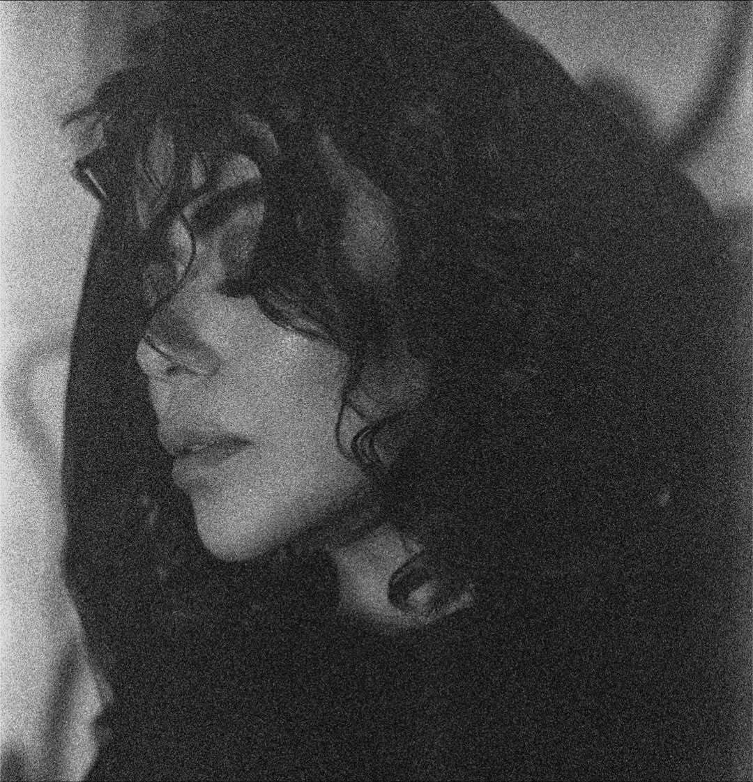 عکس‌های هنری الهام اخوان؛ گفتم که بوی زلفت گمراه عالمم کرد