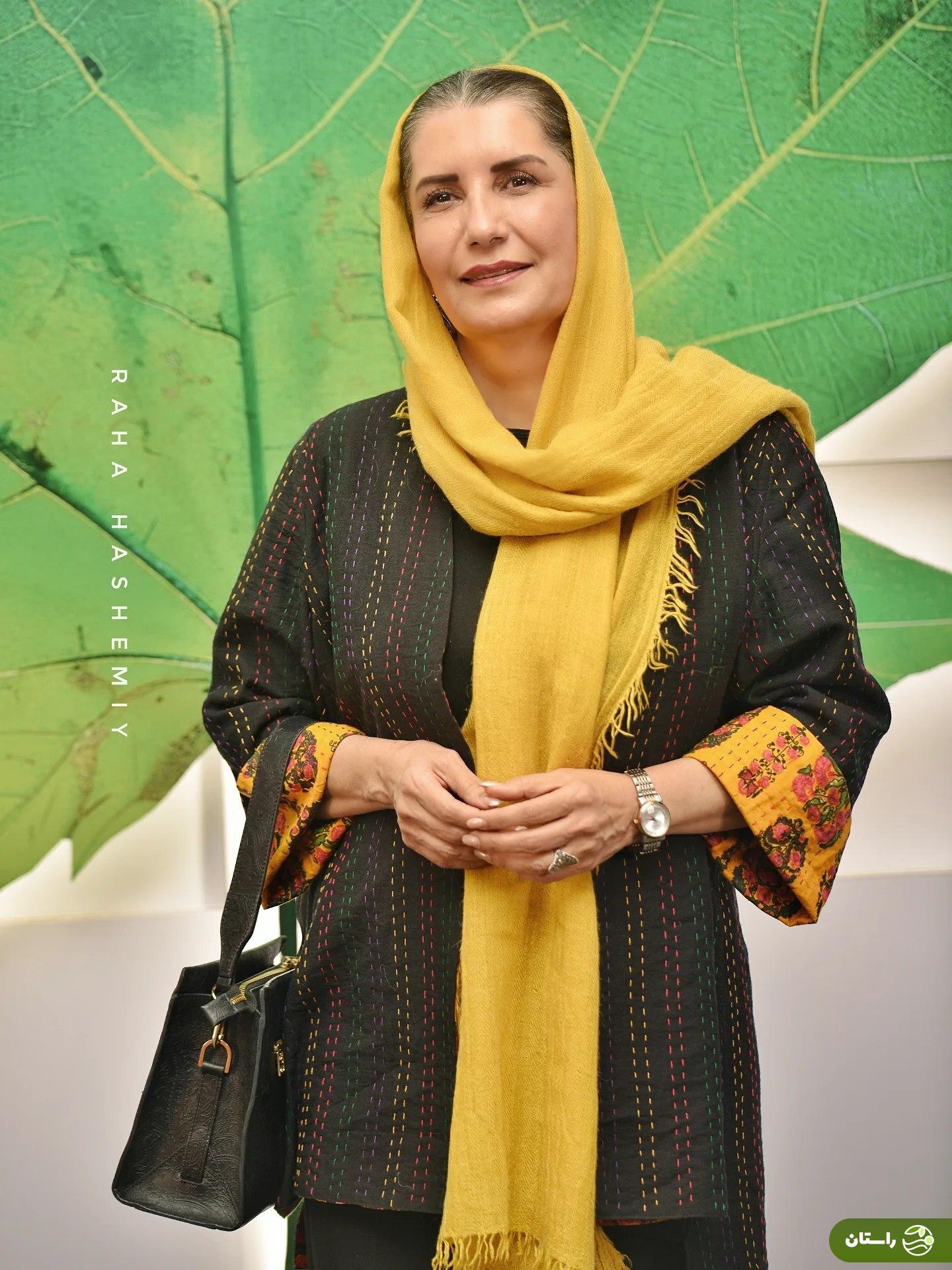 (عکس) تیپ سنتی «فریبا کوثری» با مانتوی سوزندوزی در جشنواره فیلم کوتاه! (عکس) تیپ سنتی «فریبا کوثری» با مانتوی سوزندوزی در جشنواره فیلم کوتاه!