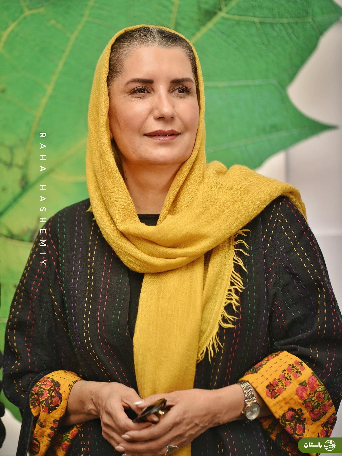 (عکس) تیپ سنتی «فریبا کوثری» با مانتوی سوزندوزی در جشنواره فیلم کوتاه! (عکس) تیپ سنتی «فریبا کوثری» با مانتوی سوزندوزی در جشنواره فیلم کوتاه!