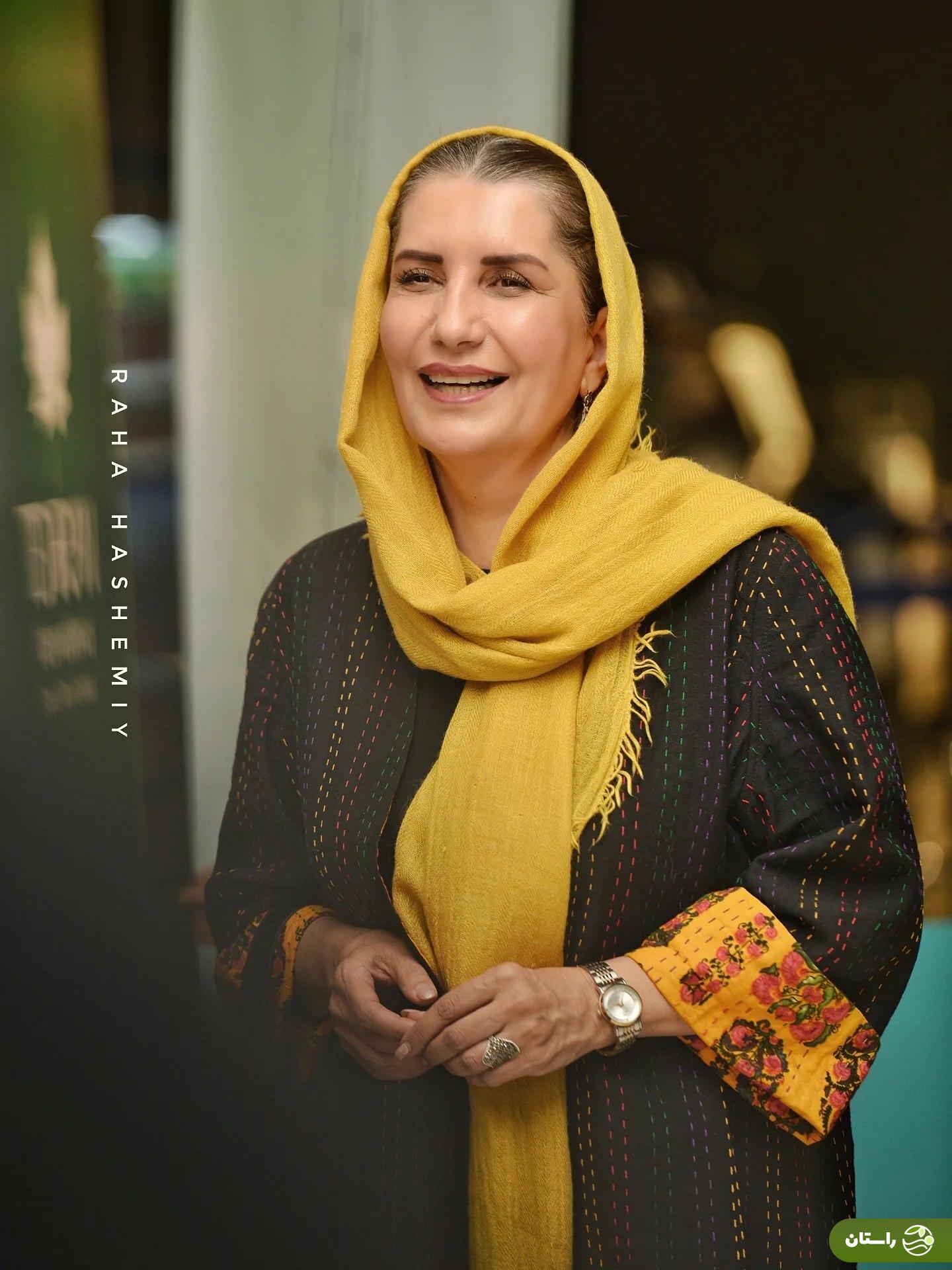 (عکس) تیپ سنتی «فریبا کوثری» با مانتوی سوزندوزی در جشنواره فیلم کوتاه! (عکس) تیپ سنتی «فریبا کوثری» با مانتوی سوزندوزی در جشنواره فیلم کوتاه!