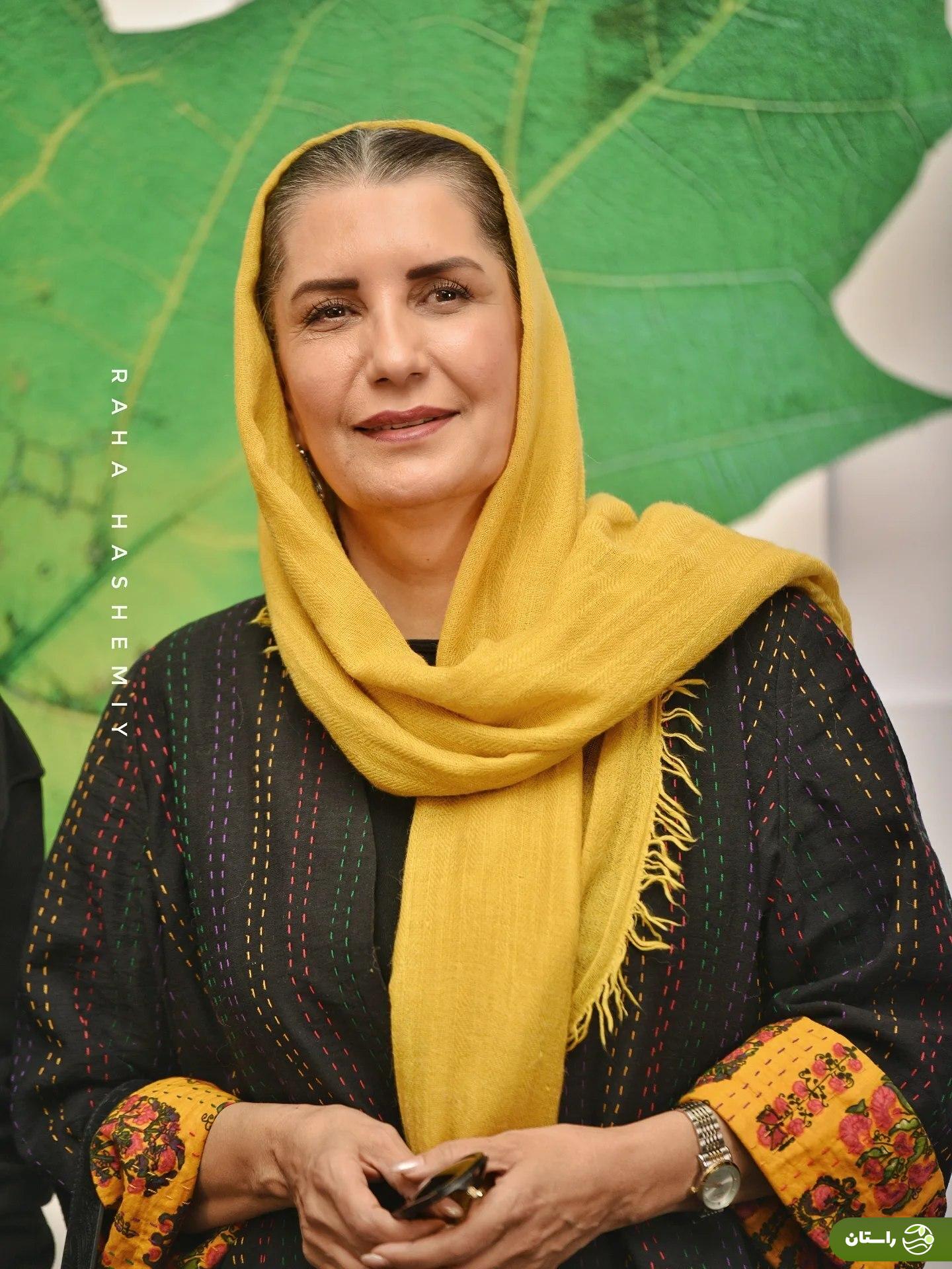 (عکس) تیپ سنتی «فریبا کوثری» با مانتوی سوزندوزی در جشنواره فیلم کوتاه! (عکس) تیپ سنتی «فریبا کوثری» با مانتوی سوزندوزی در جشنواره فیلم کوتاه!