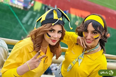 تصاویر دختران هوادار فجر سپاسی شیراز حاشیه ساز شد