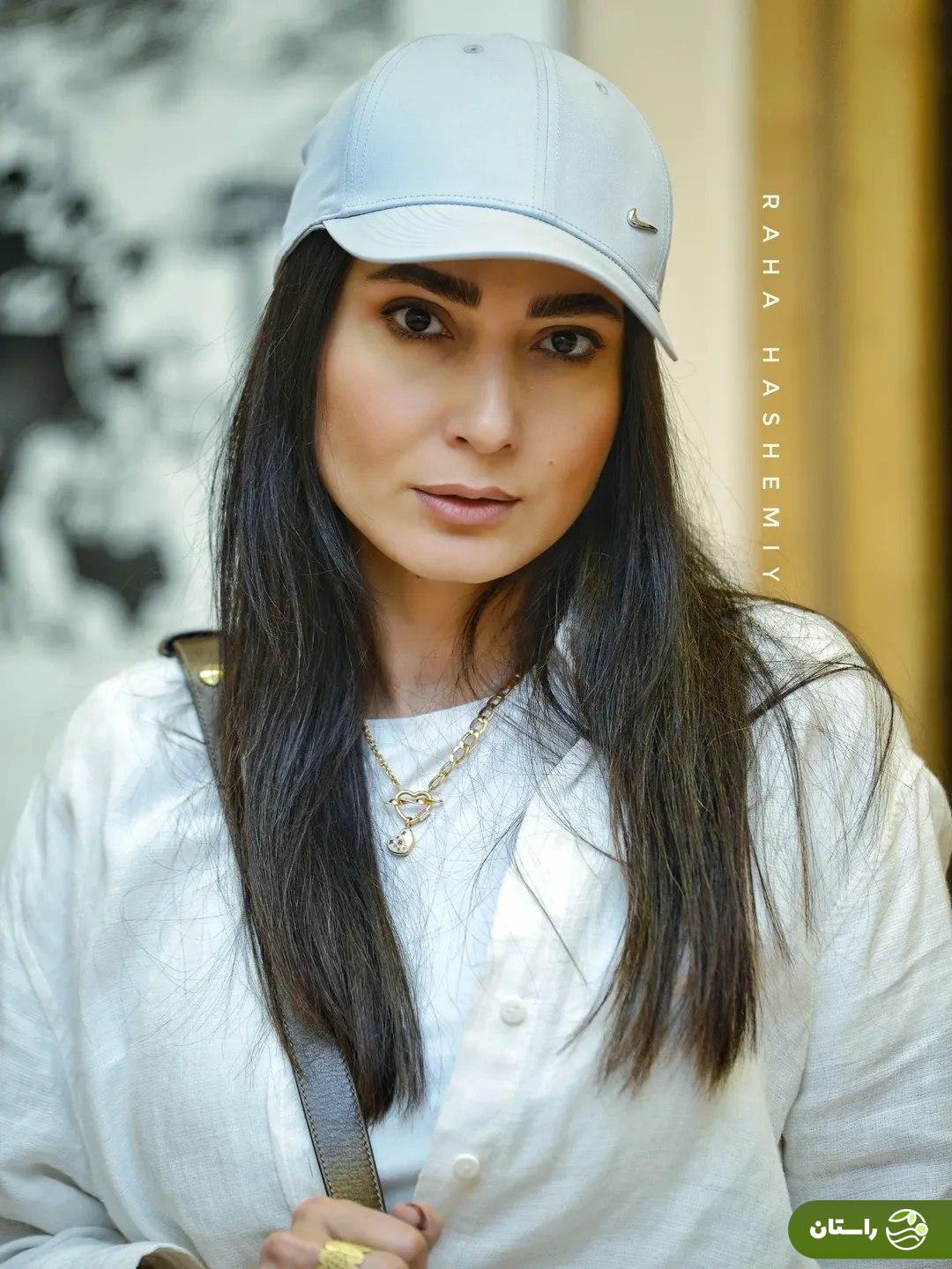 (عکس) استایل نیمه رسمی و سفید سمیرا حسن‌پور در مراسم یادبود ناصر تقوایی