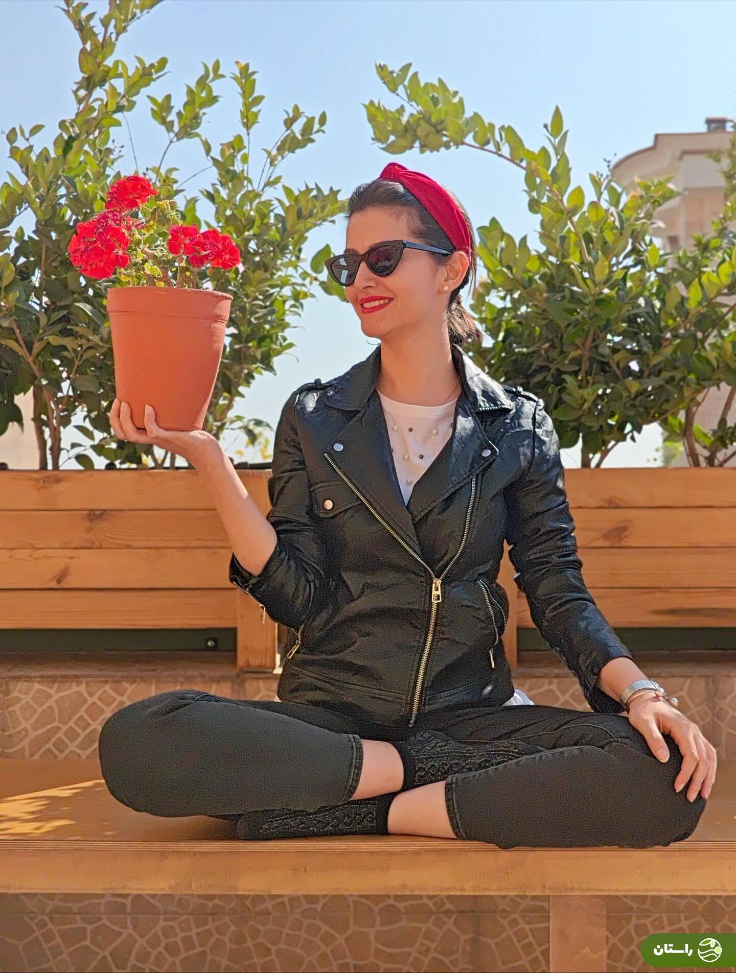 (عکس) پردیس احمدیه با ژست یوگا و استایل مشکی