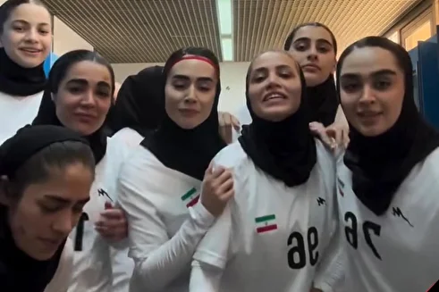 (ویدئو) اجرای دیدنی ترانه قهرمانی توسط بازیکنان تیم هندبال زنان ایران در رختکن