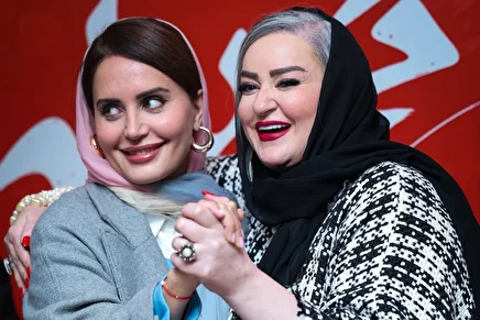 عکس‌های صمیمانه نعیمه نظام دوست و النازشاکردوست در اکران کج‌پیله