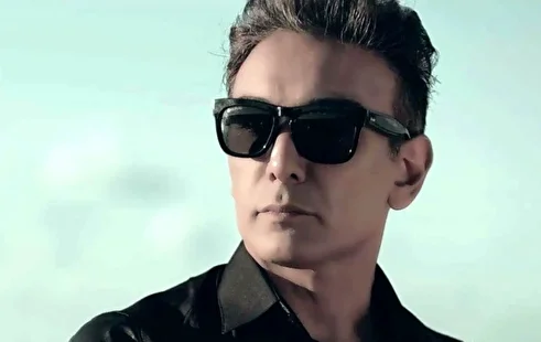 (ویدئو) پخش غیرمنتظره آهنگ شادمهر عقیلی روی آنتن زنده تلویزیون و تعریف و تمجید از او