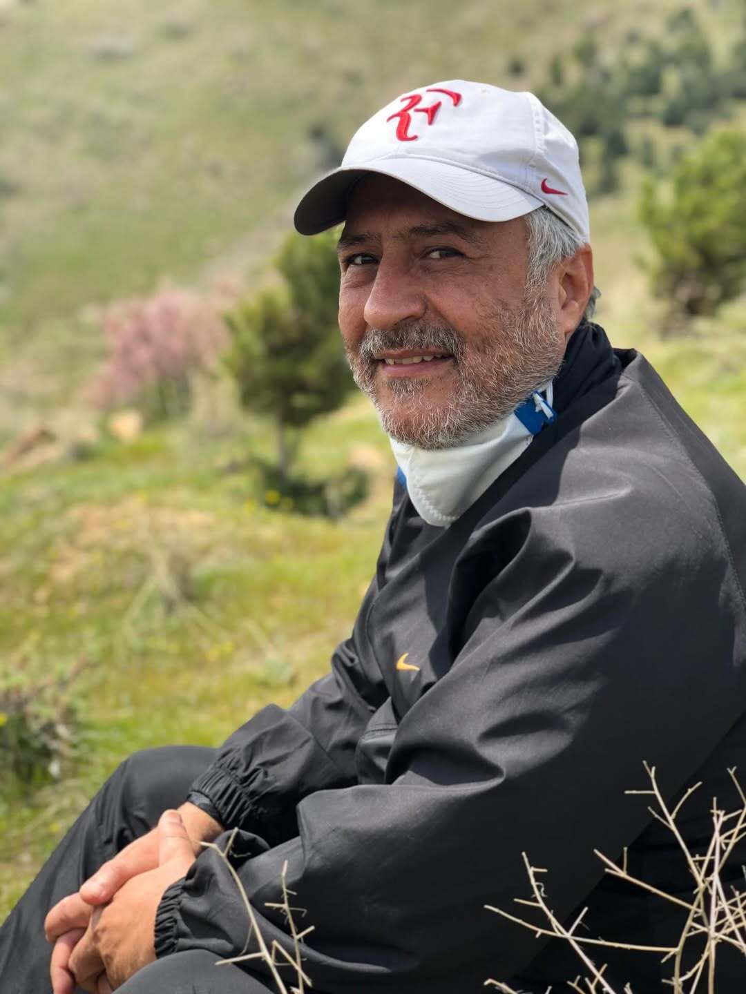 مهرداد صدیقیان عزادار شد | آلبوم عکس‌های صدیقیان و پدرش