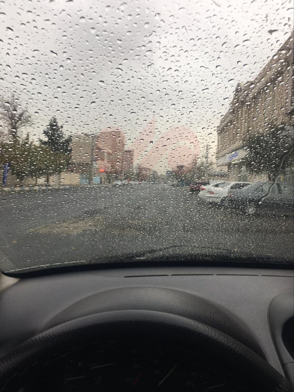 بارش باران در استان تهران آغاز شد