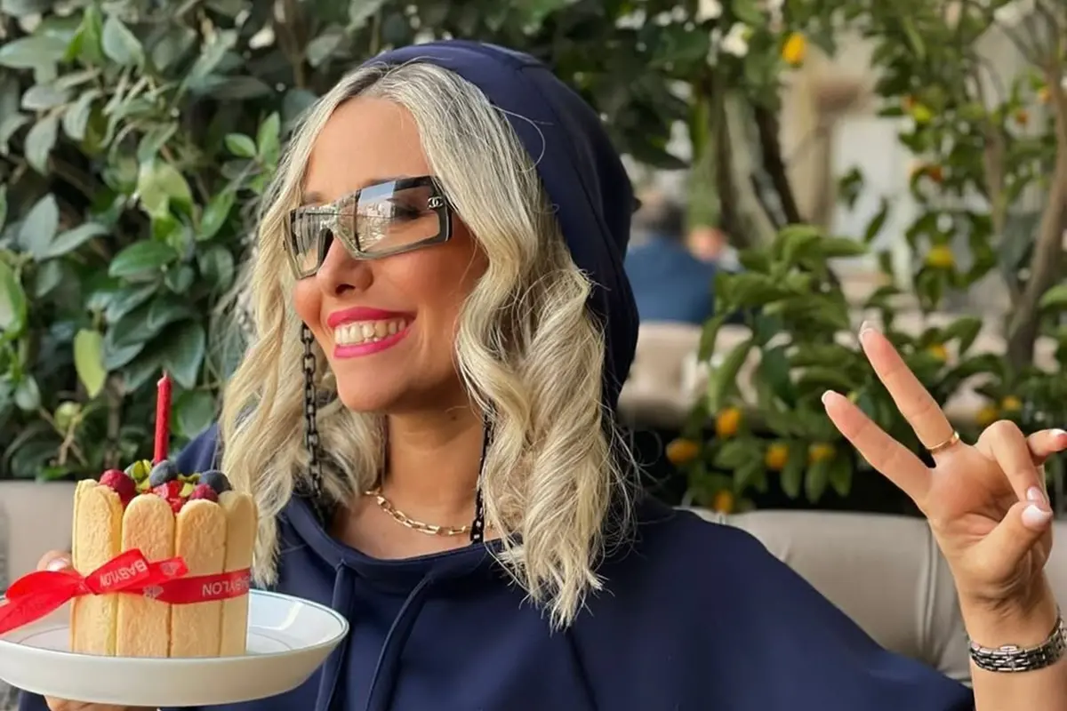 (عکس) جشن تولد ۴۲ سالگی ساناز کاشمری خواننده گروه آریان