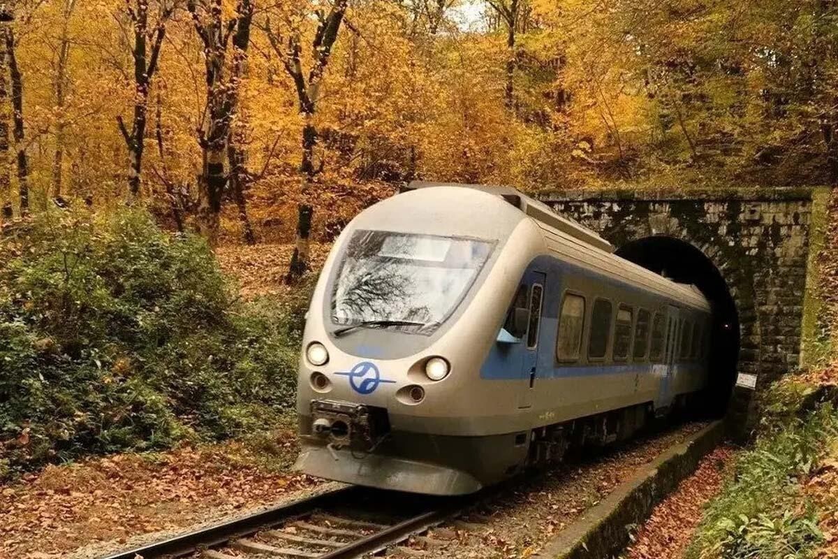 سفر با قطار در پاییز