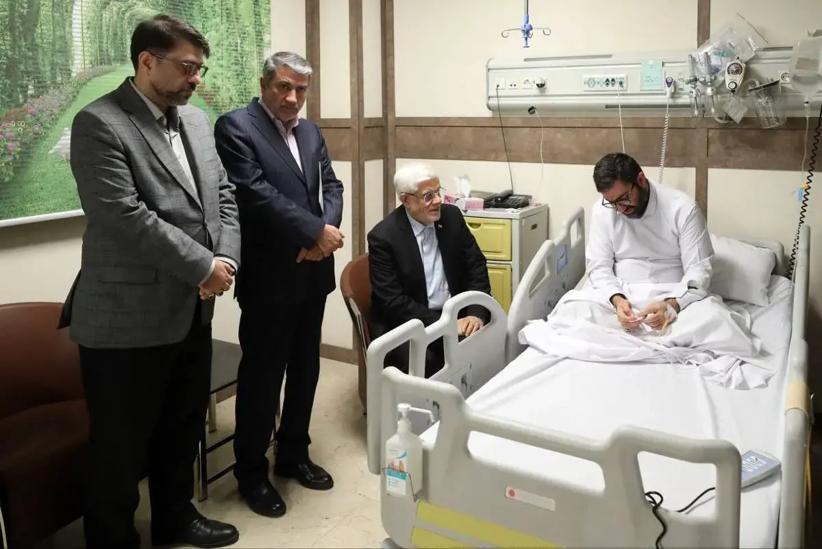 گریه معاون پزشکیان در آغوش محمدرضا عارف